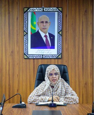 وزيرة التربية تعقد اجتماعا مع أعضاء ديوانها